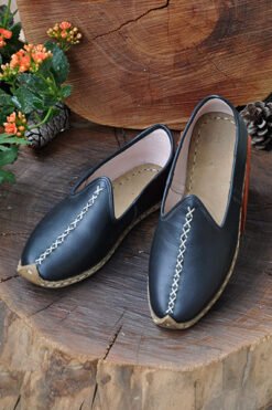 Alternative view of Siyah Klasik Model Çarık-Yemeni KMC01