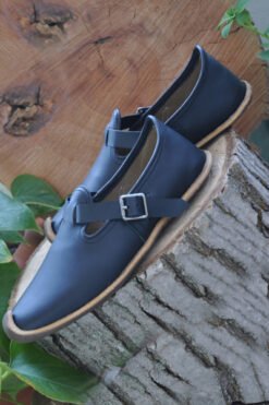 Alternative view of Siyah Tokalı Model Çarık TMC01